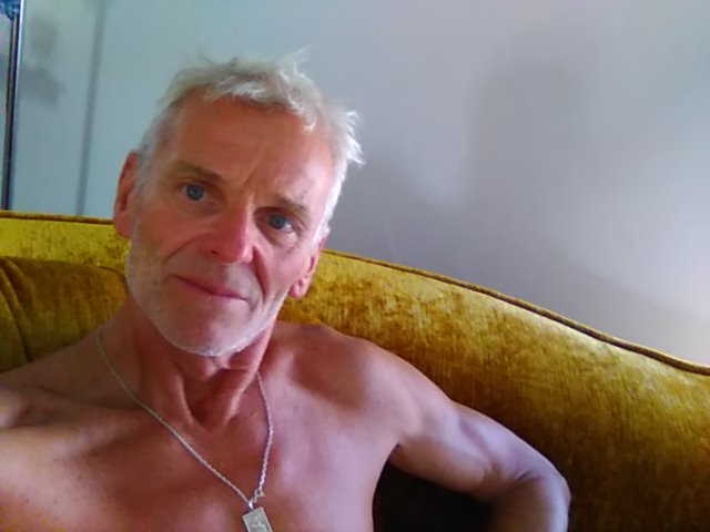 Selmen - Rencontre gay à Jens Profil de Selmen, 27 ans, Rencontre gay à Jens (Berne)