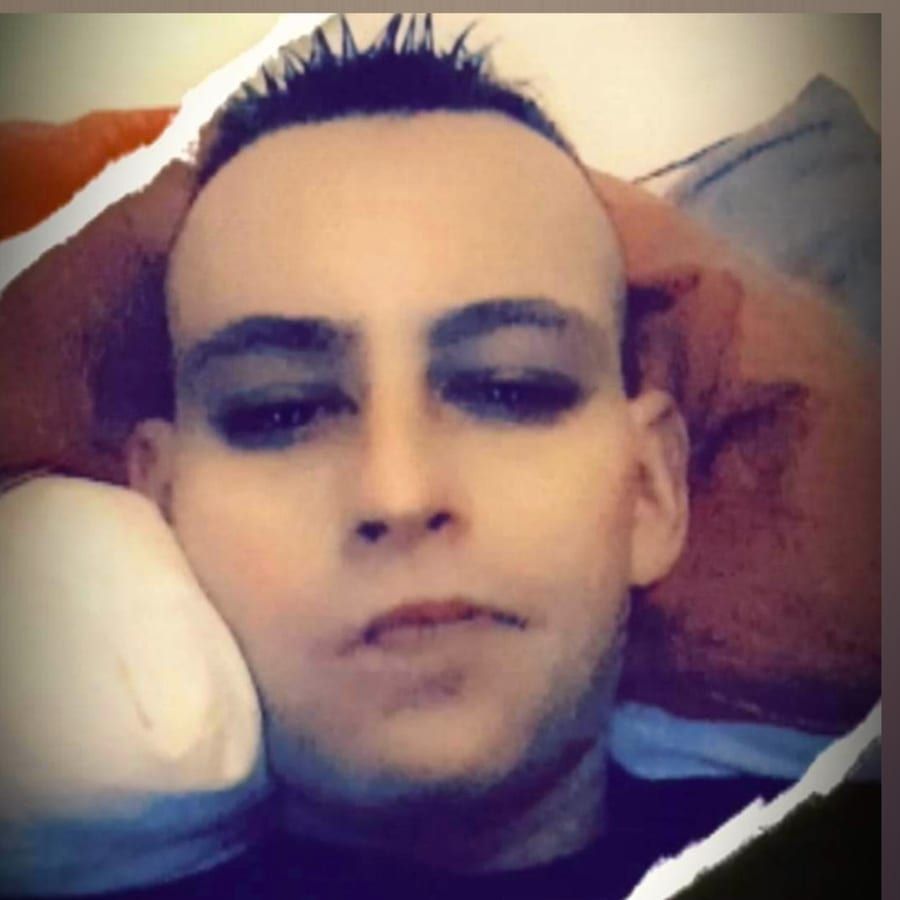 Denez - Rencontre gay à Lützelflüh-Goldbach Profil de Denez, 41 ans, Rencontre gay à Lützelflüh-Goldbach (Berne)