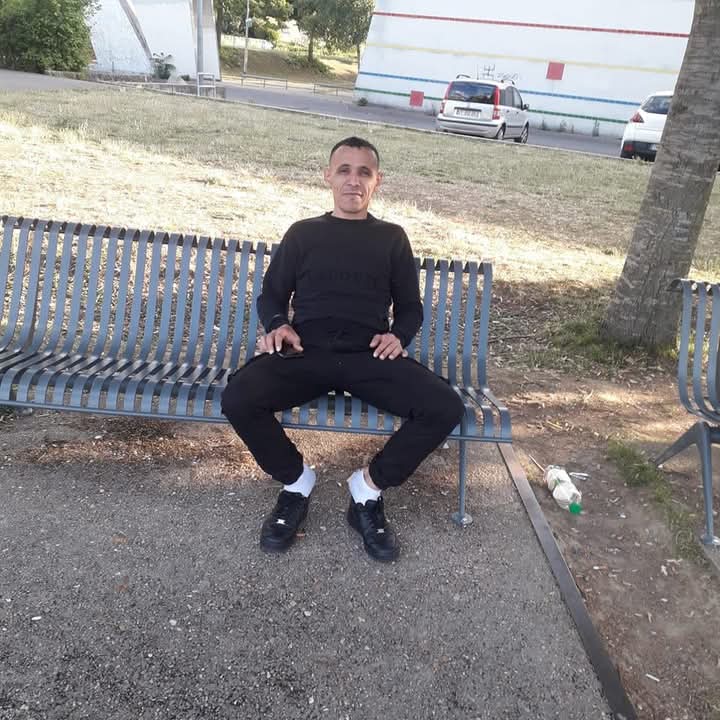 Luc - Rencontre gay à Leuzigen Profil de Luc, 34 ans, Rencontre gay à Leuzigen (Berne)