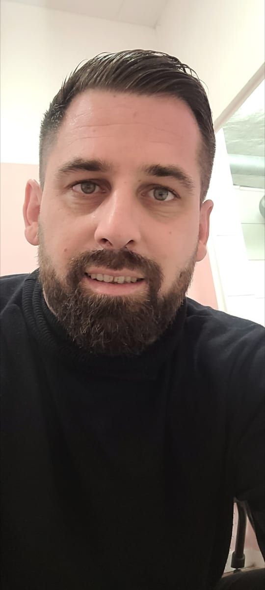 Liandro - Rencontre gay à Weissenburg Profil de Liandro, 26 ans, Rencontre gay à Weissenburg (Berne)