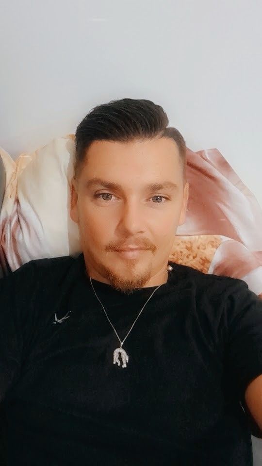 Aloise - Rencontre gay à Grindelwald Profil de Aloise, 31 ans, Rencontre gay à Grindelwald (Berne)