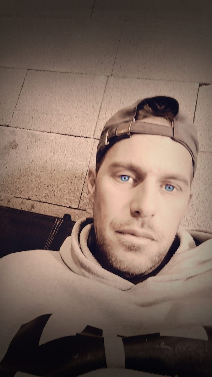 Profil de Iwan, 24 ans, Rencontre gay à Farnern (Berne)